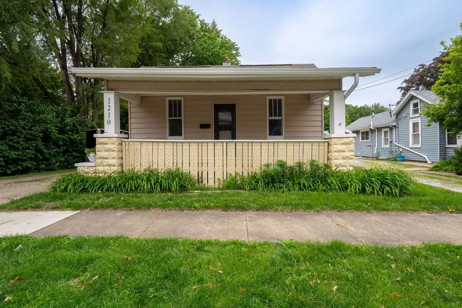1210 N Madison Street — Bloomington, IL 61701