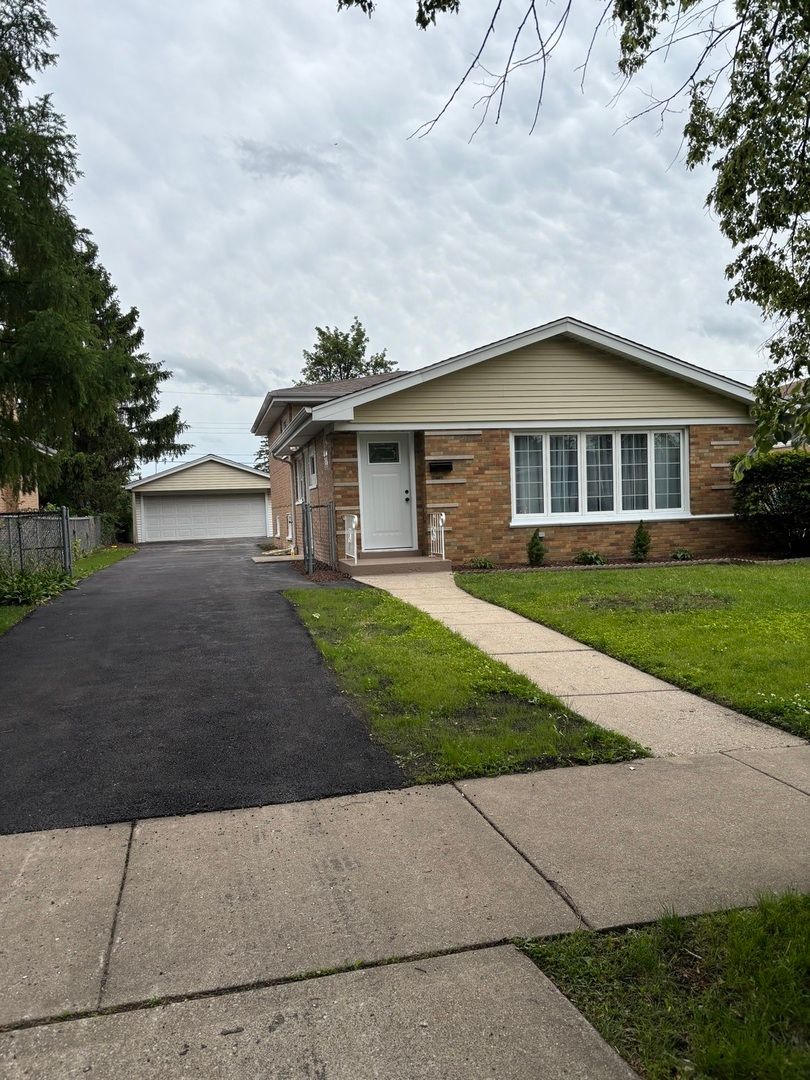 6127 W 79th Place — Burbank, IL 60459