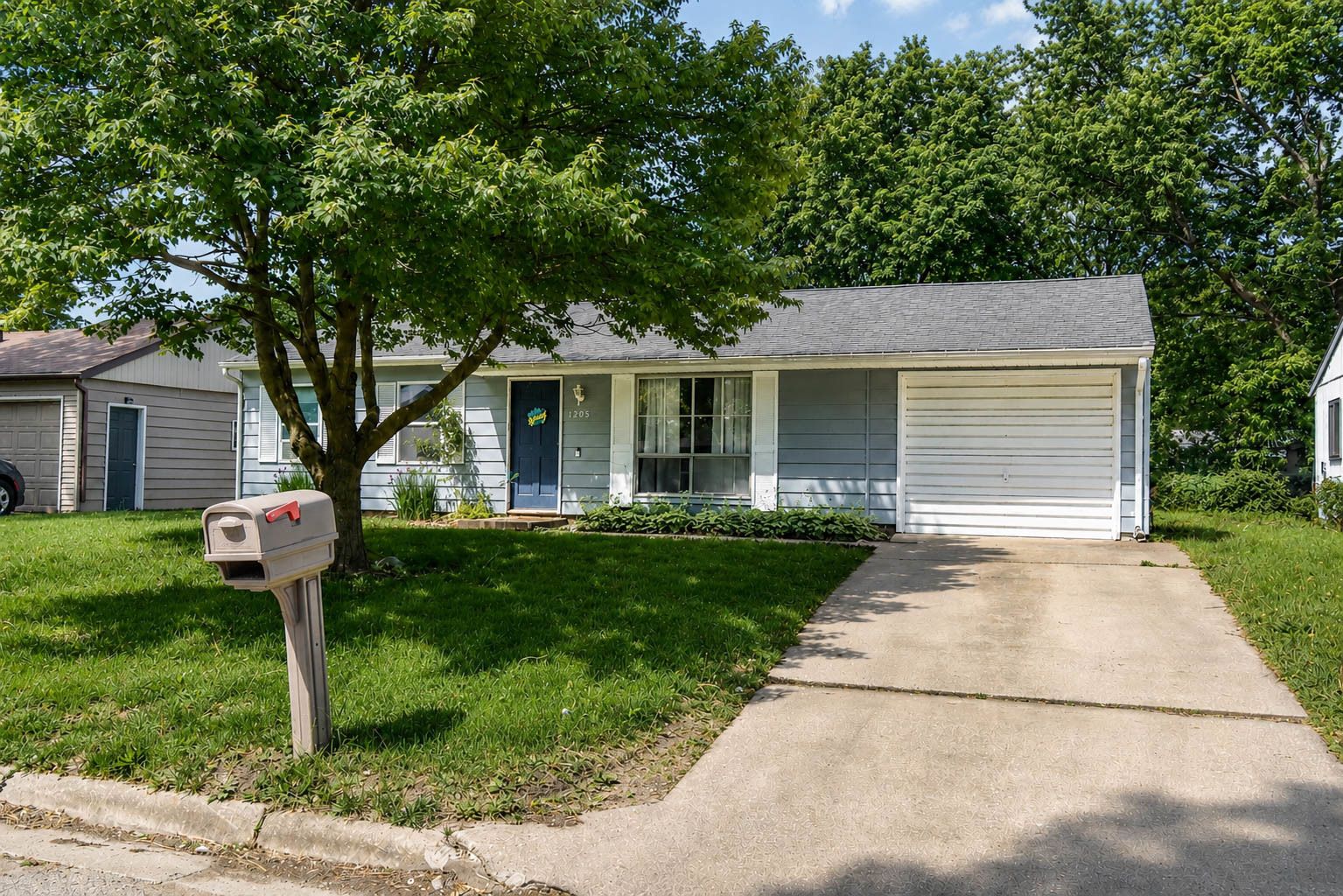 1205 N Nixon Drive — Pontiac, IL 61764