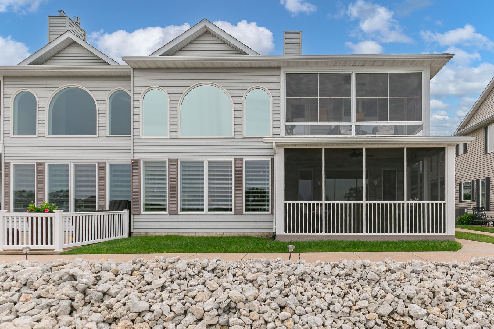 19 Villa Drive — Hampton, IL 61256