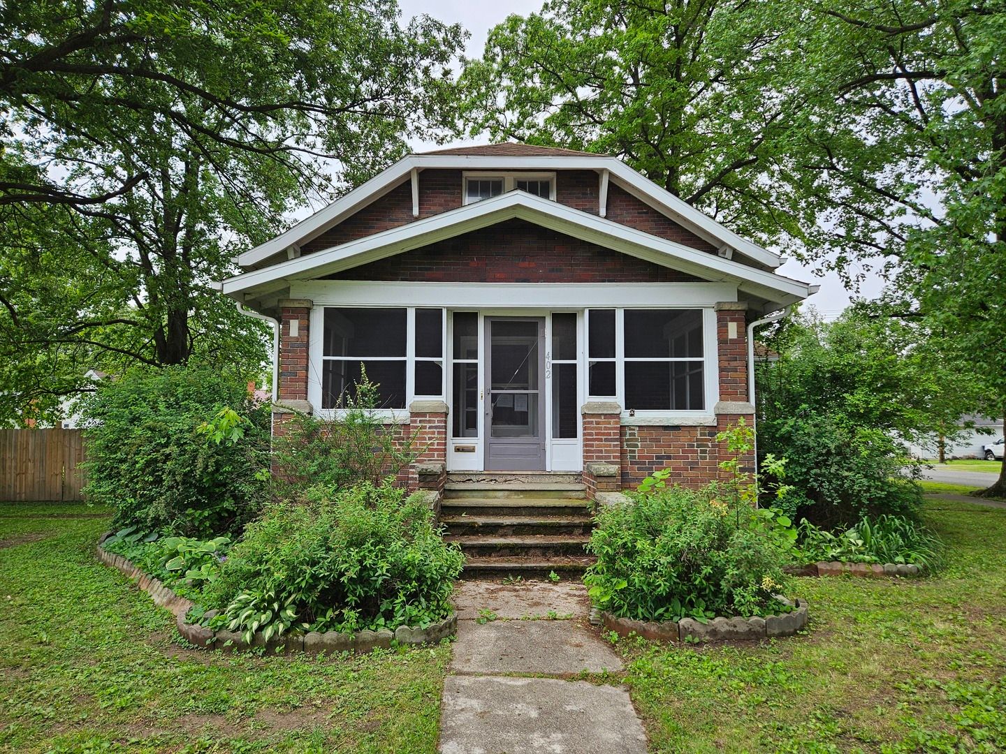 402 E 5th Street — Flora, IL 62839