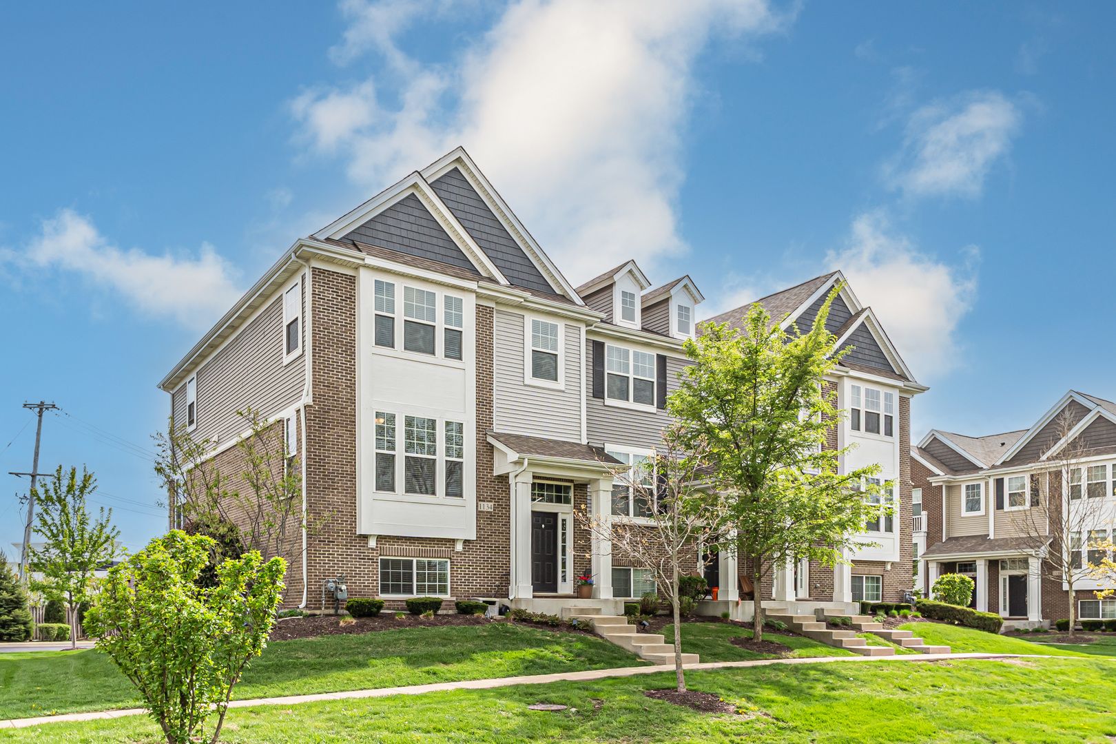 1134 E BAUER Road — Naperville, IL 60563