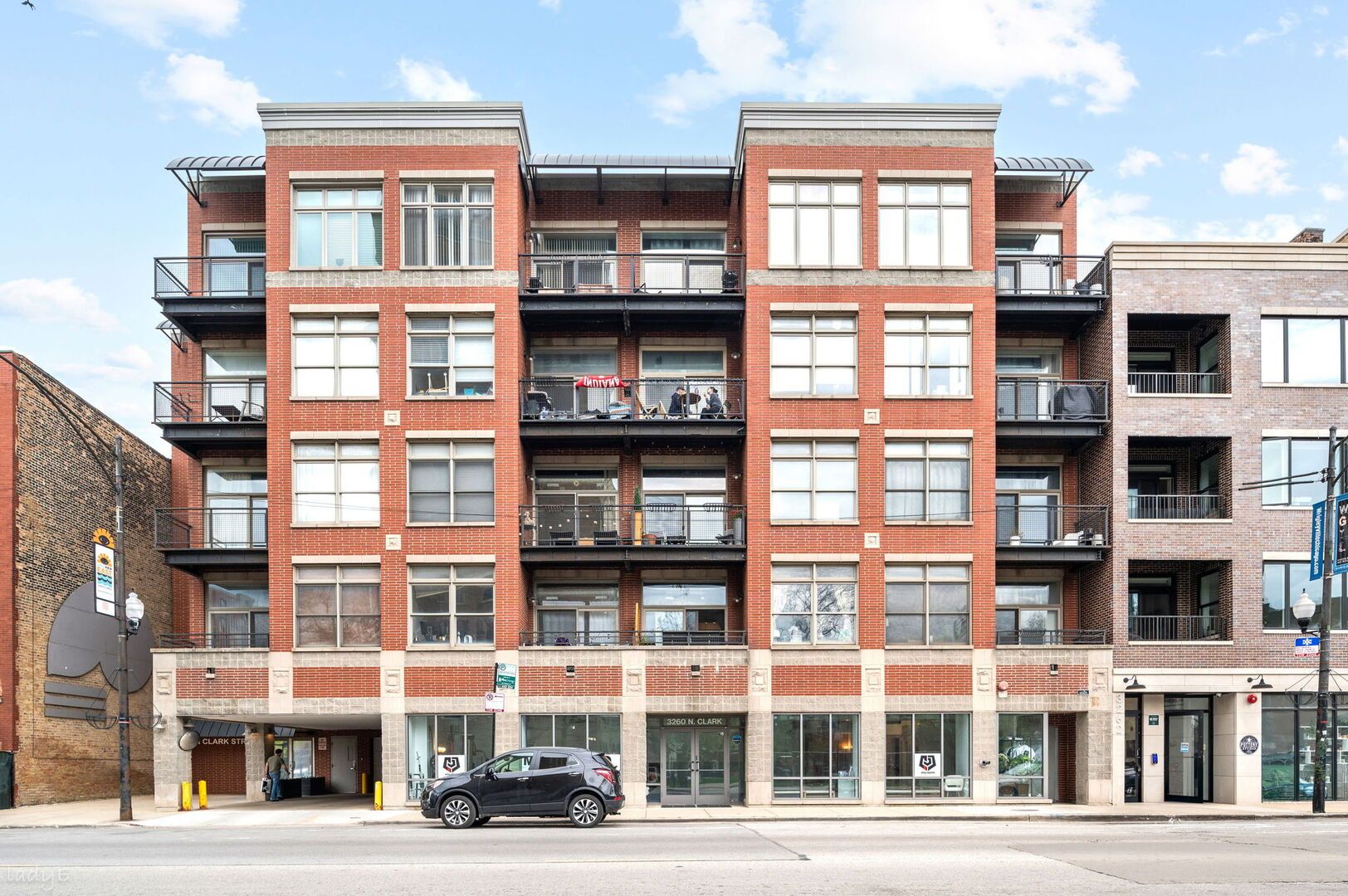 3260 N Clark Street #508 — Chicago, IL 60657