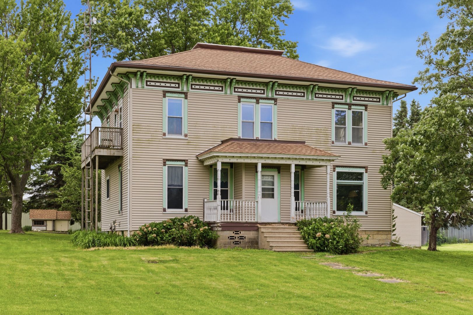 403 E Cherokee Avenue — Shabbona, IL 60550
