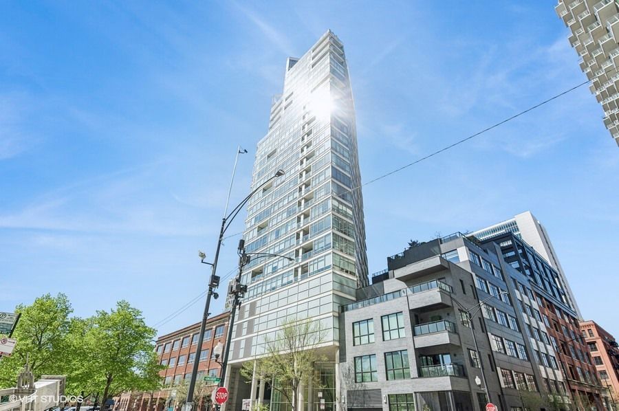 510 W Erie Street #1701 — Chicago, IL 60654