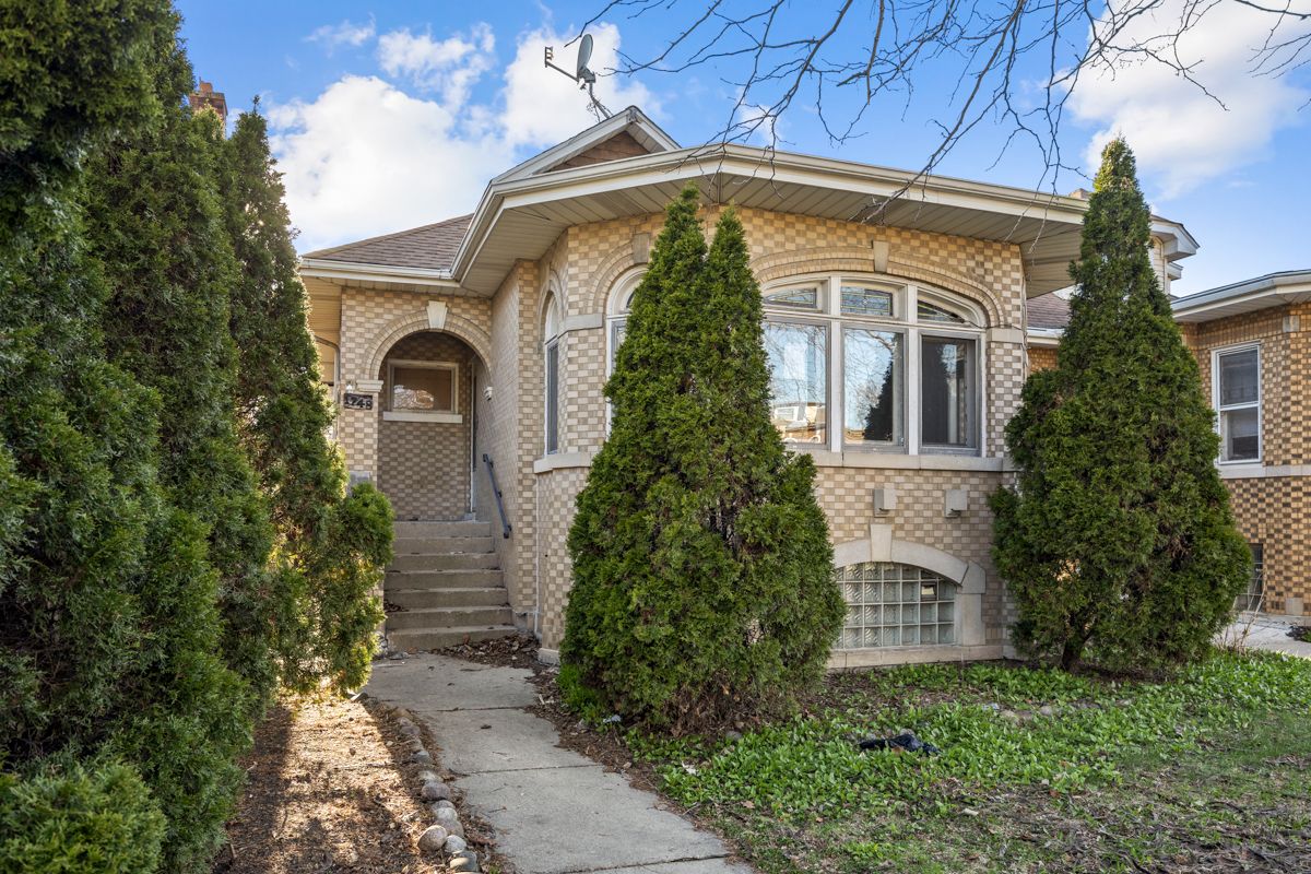 1748 N New England Avenue — Chicago, IL 60707