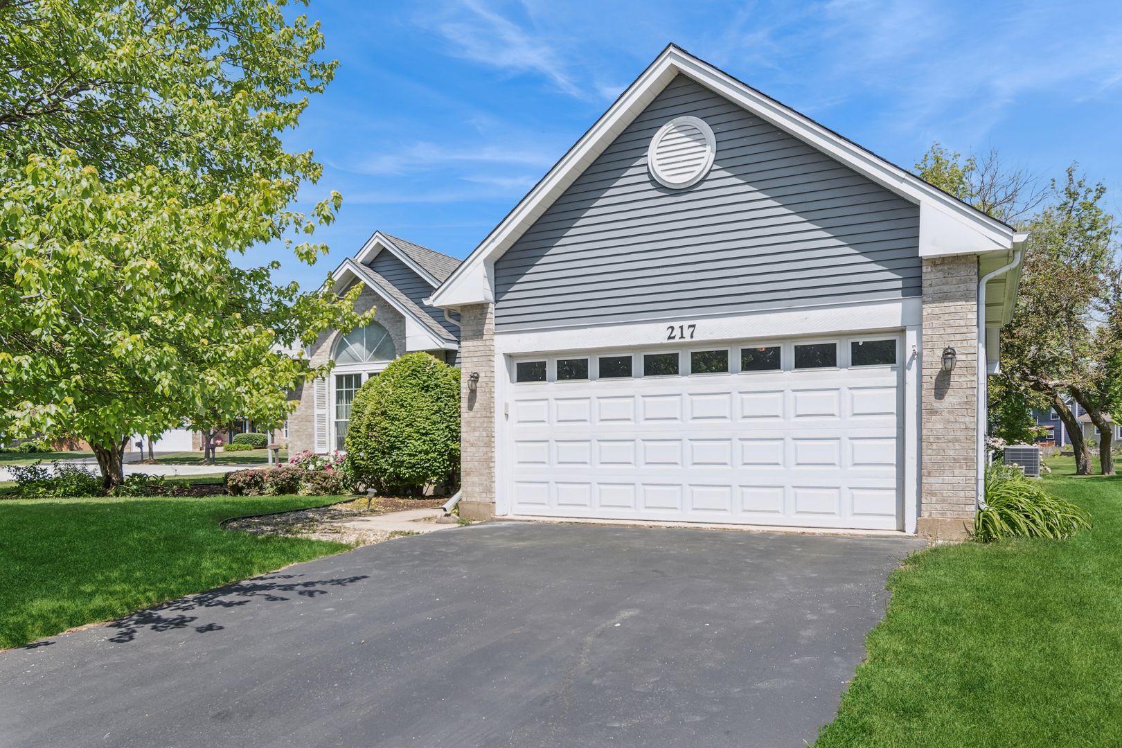 217 Meadowview Lane — Aurora, IL 60502
