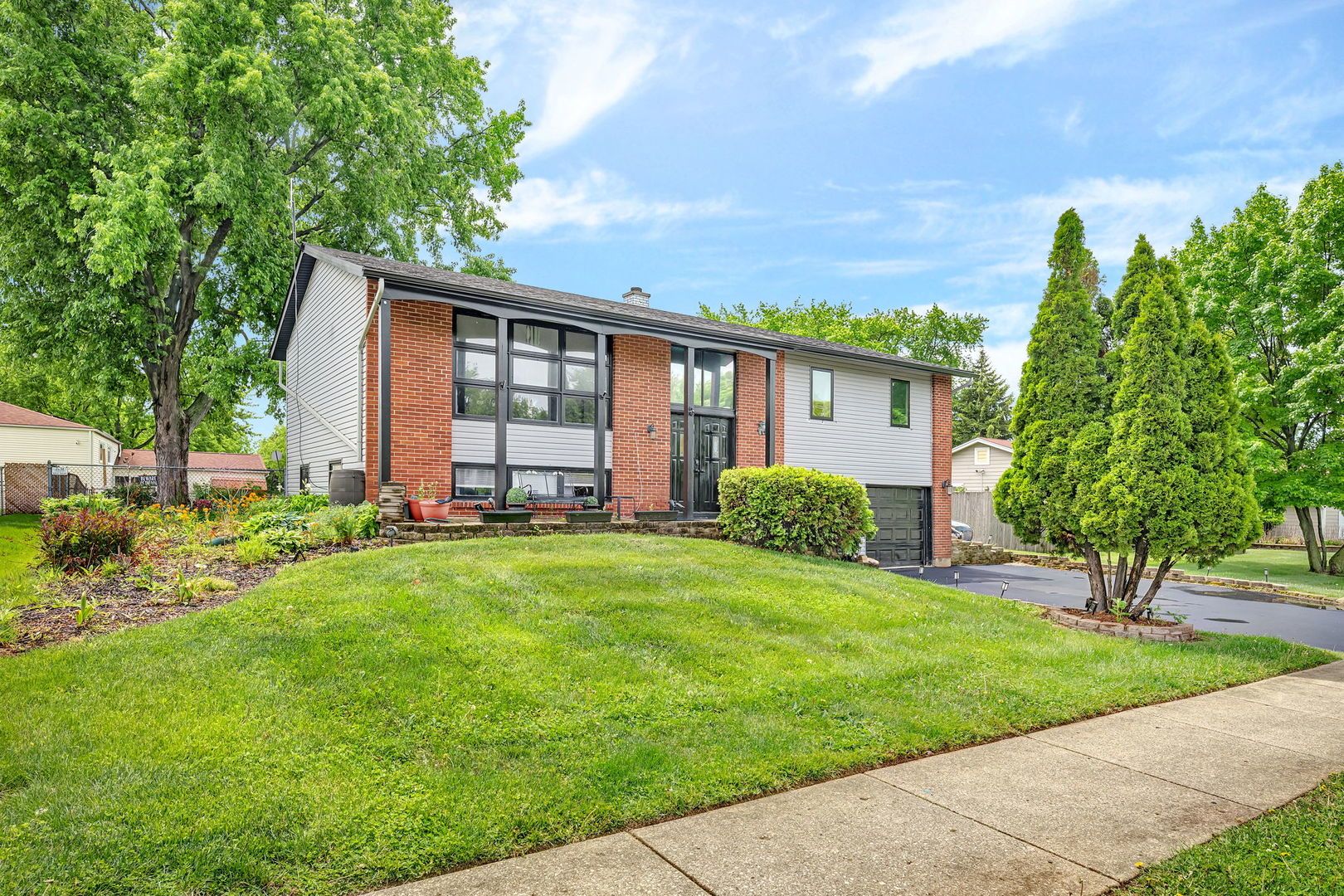 551 FALCONRIDGE Way — Bolingbrook, IL 60440
