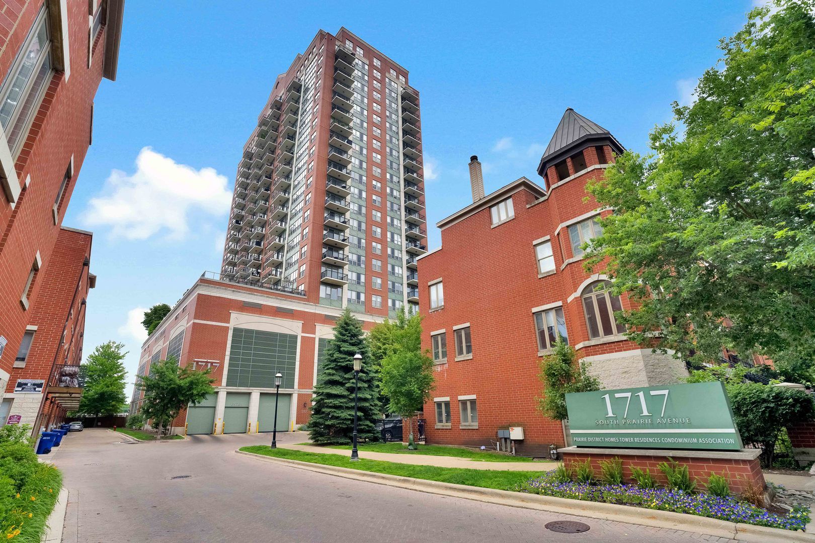 1717 S Prairie Avenue #704 — Chicago, IL 60616
