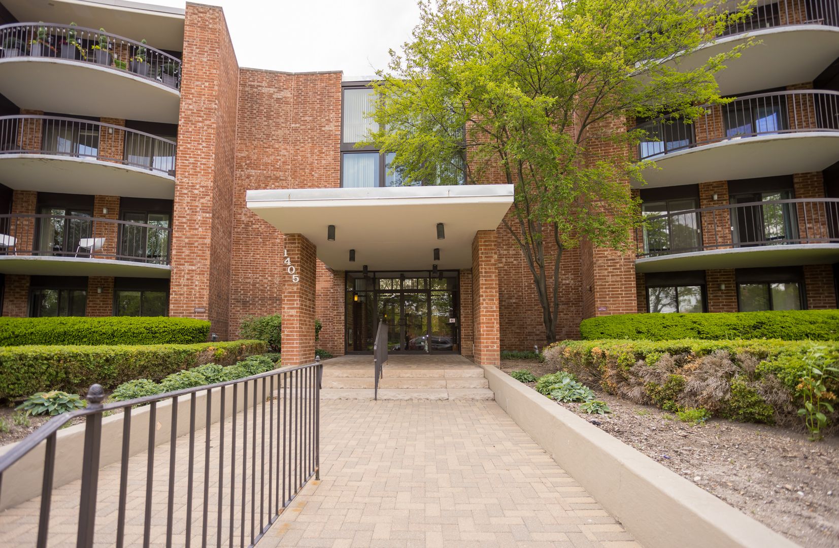 1405 E Central Road #114B — Arlington Heights, IL 60005