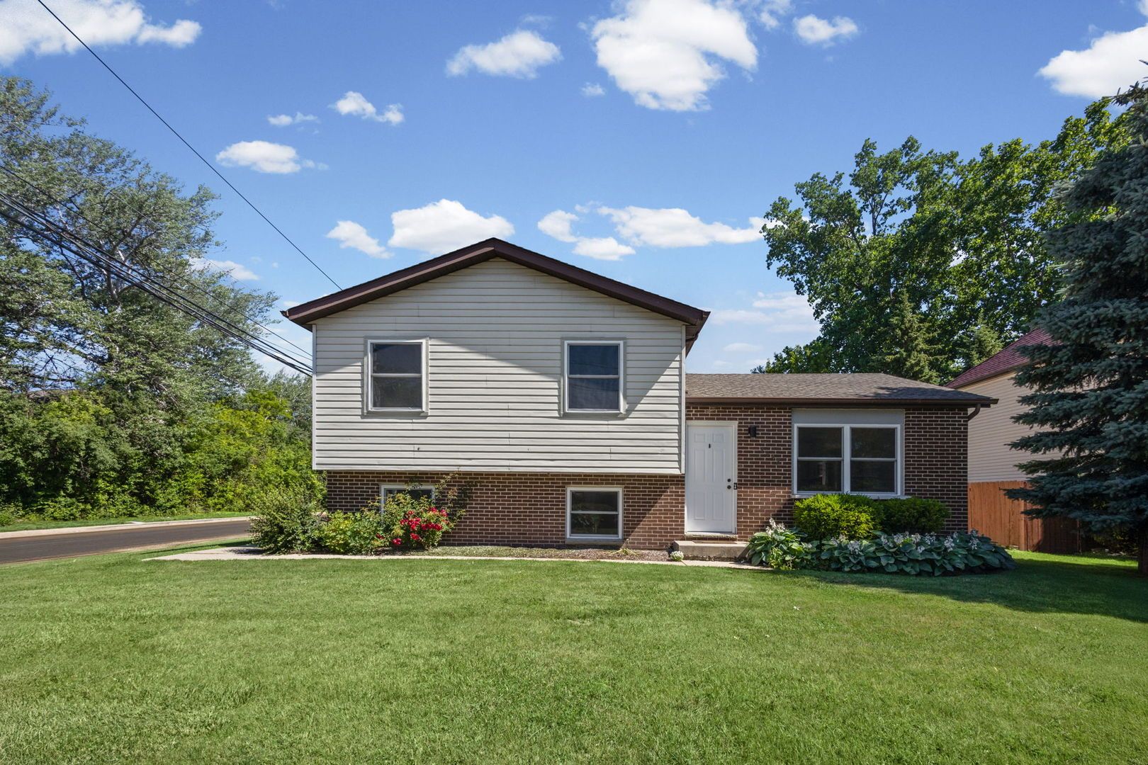 2948 Argonne Drive — North Chicago, IL 60064