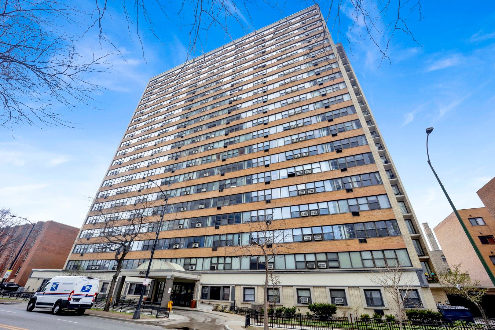 6030 N Sheridan Road #1307 — Chicago, IL 60660