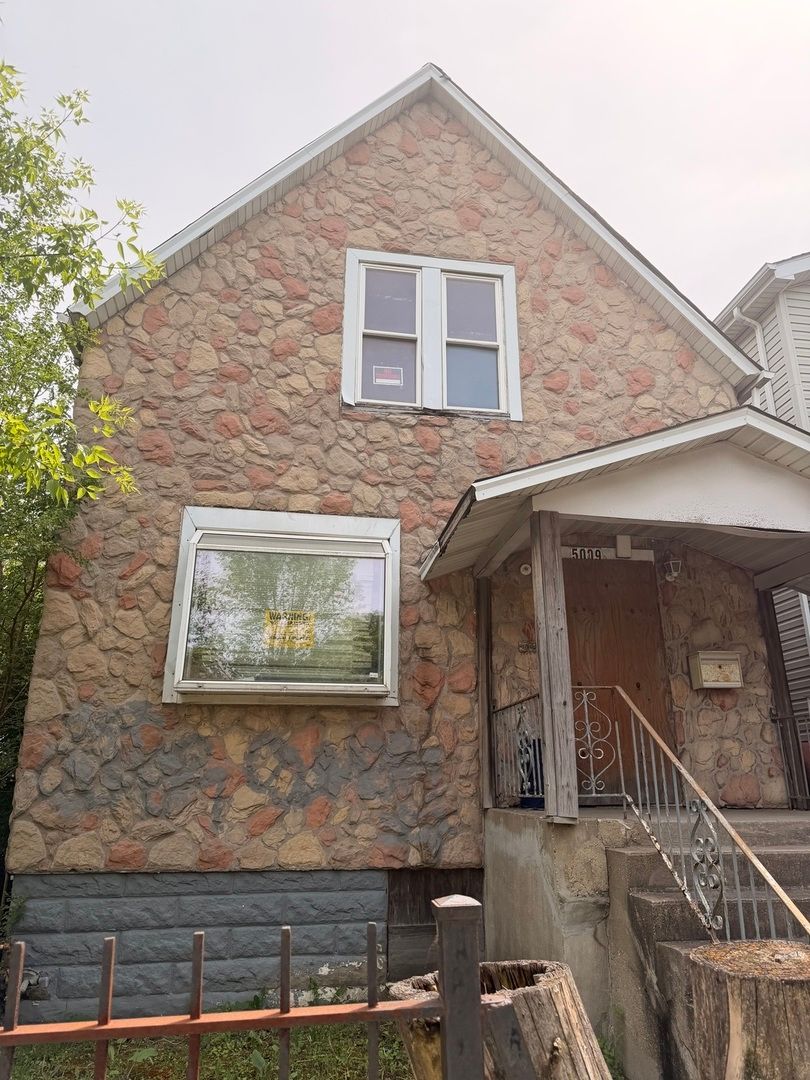 5009 W Chicago Avenue — Chicago, IL 60651
