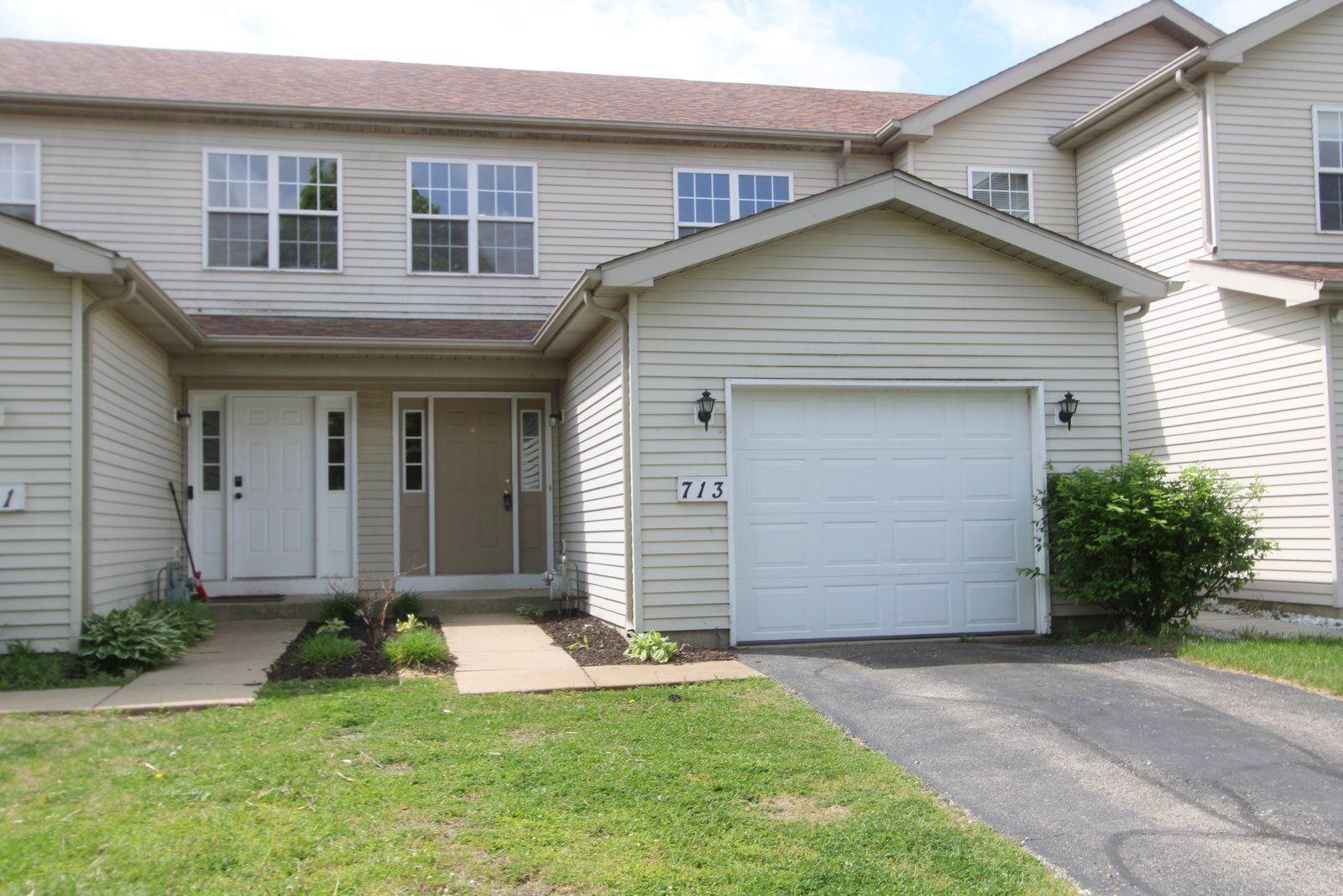 713 Carlisle Drive — Woodstock, IL 60098