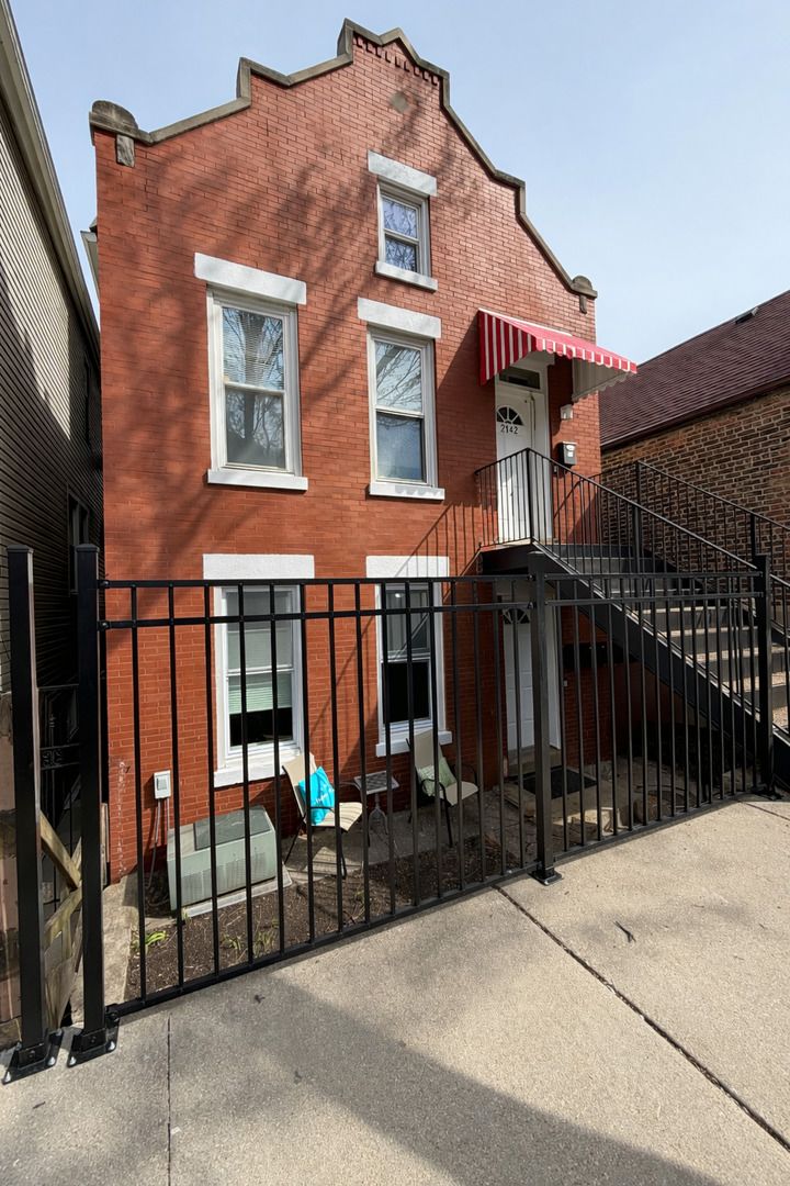 2142 W 18th Street — Chicago, IL 60608