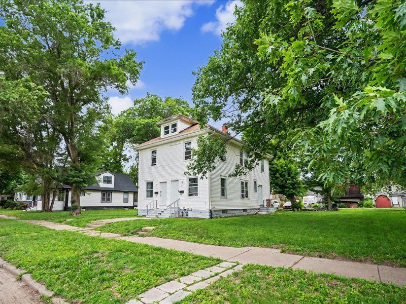 921 12 Avenue — Rock Island, IL 61201