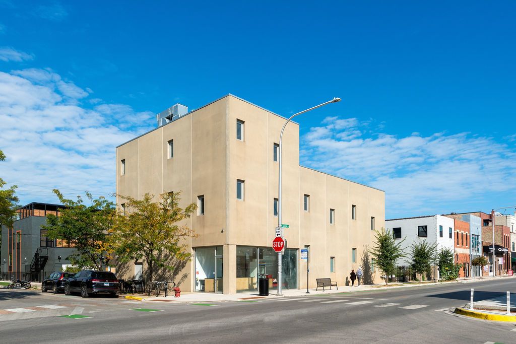 2054 W Grand Avenue — Chicago, IL 60612