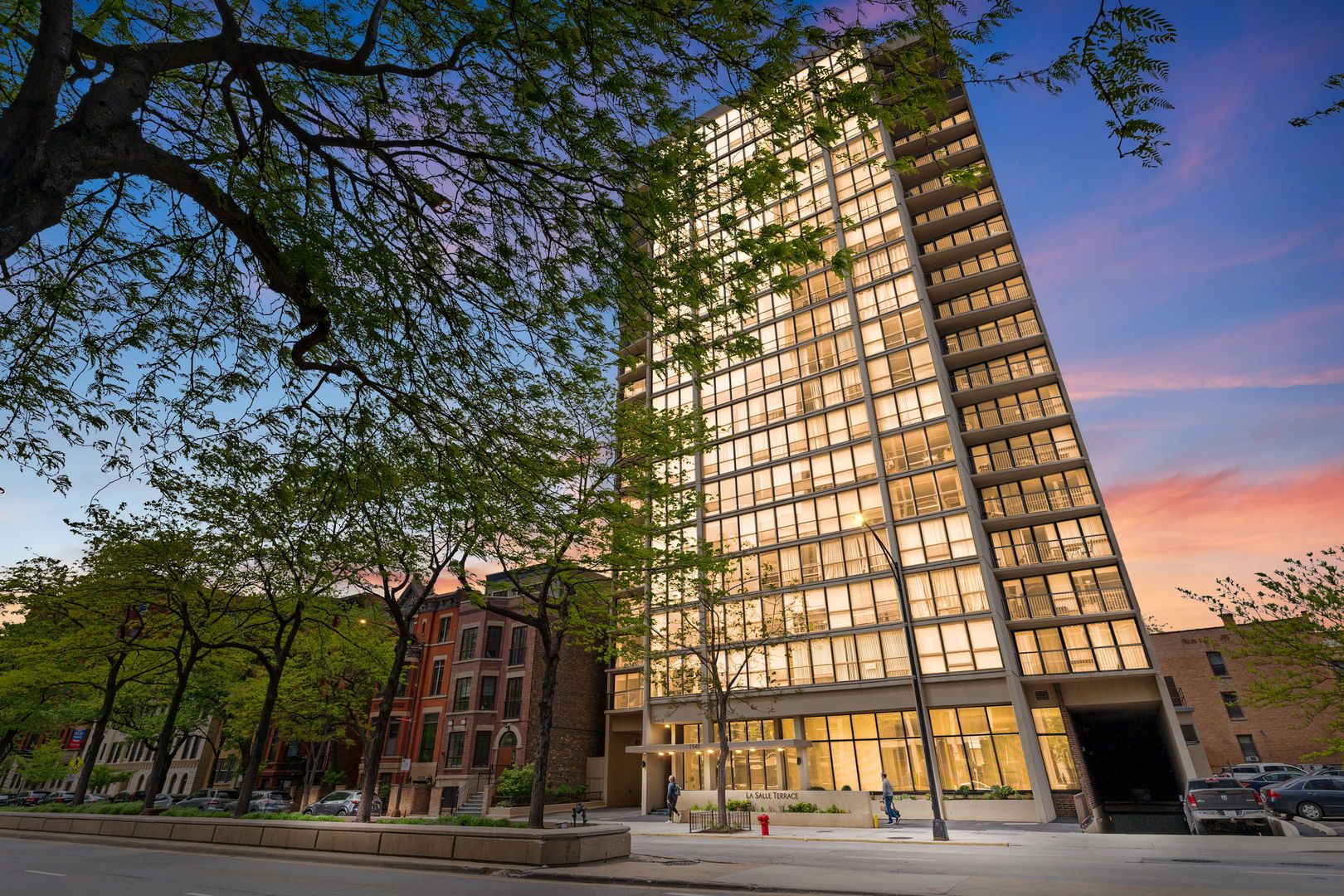 1540 N LaSalle Drive #201 — Chicago, IL 60610