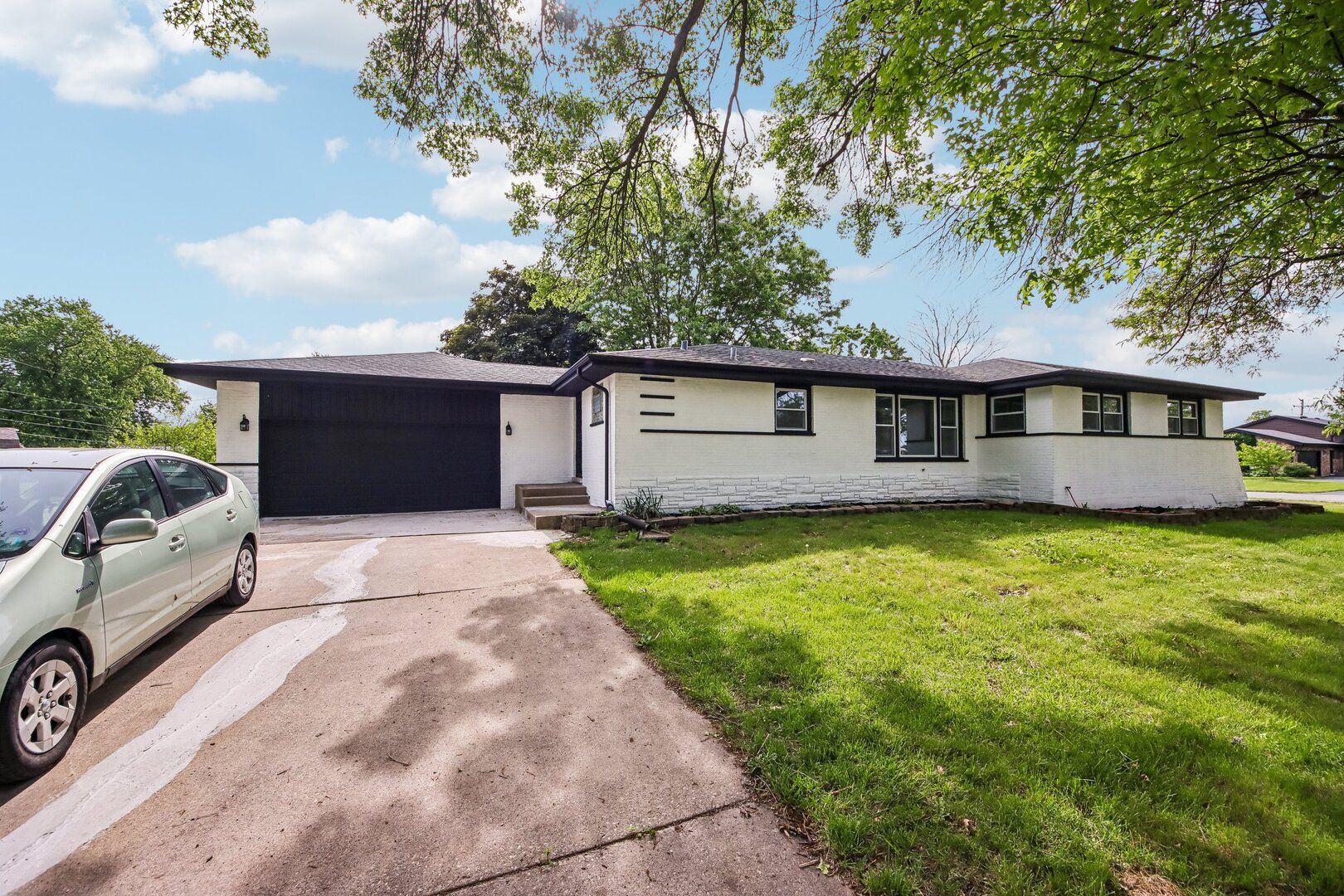 15725 New England Avenue — Tinley Park, IL 60477