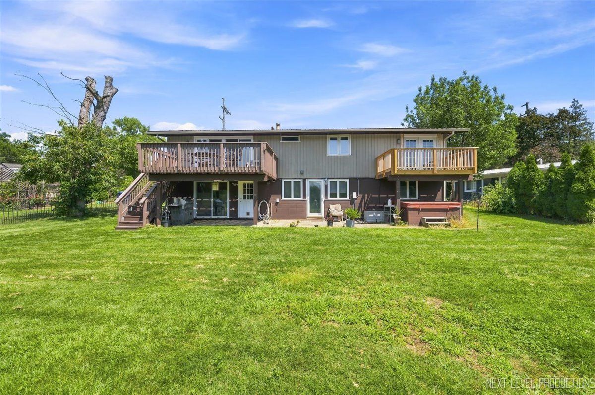1627 Riverside Ave, St. Charles, IL 60174 — photo 2