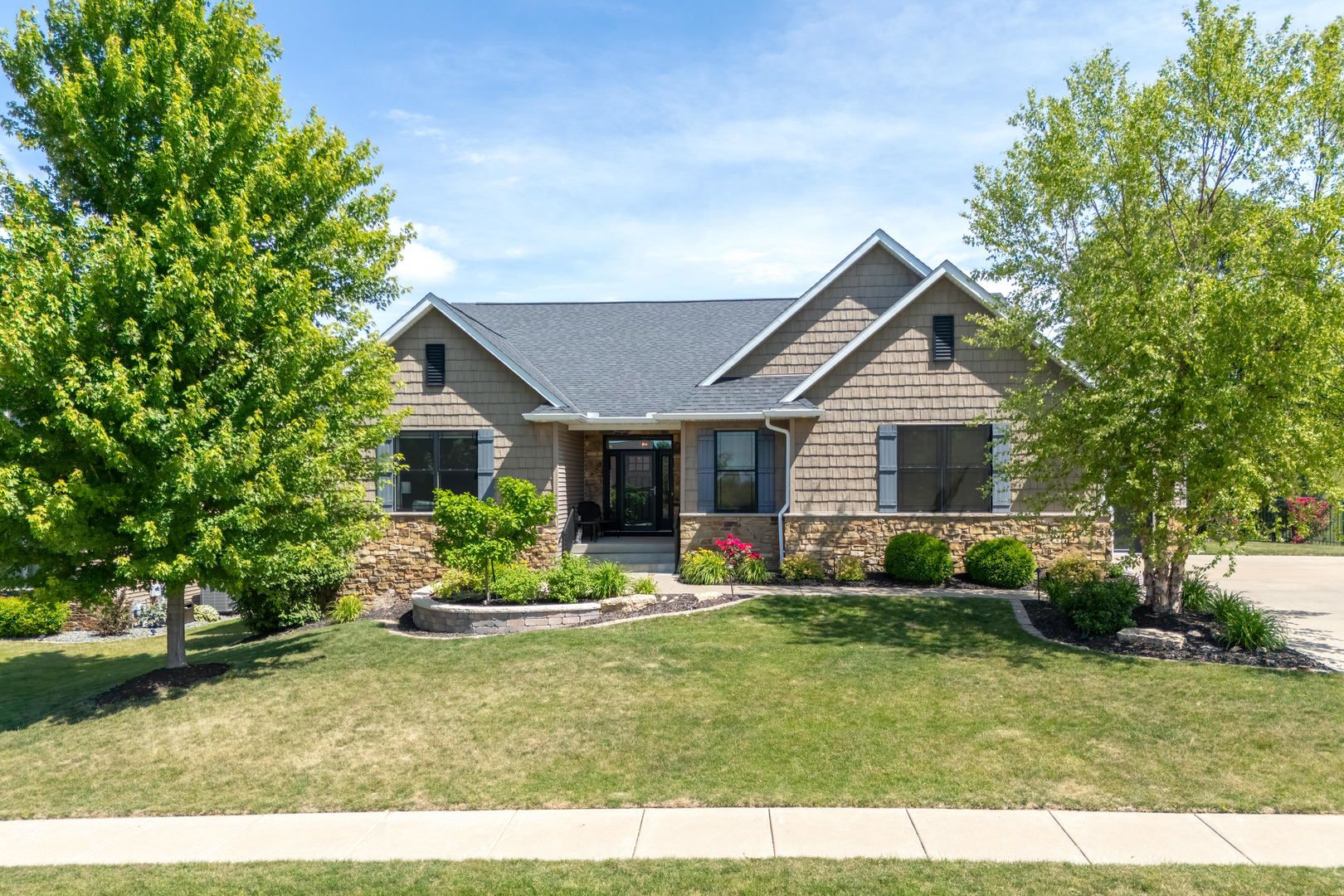6234 Whispering Hill Court — Bettendorf, IA 52722
