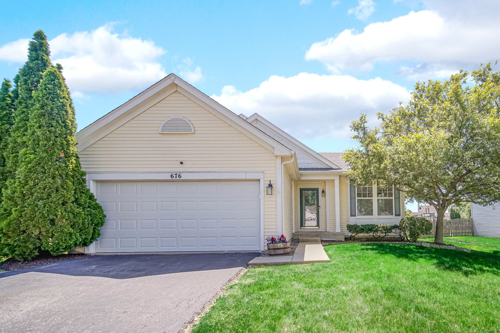676 Hamilton Lane — North Aurora, IL 60542