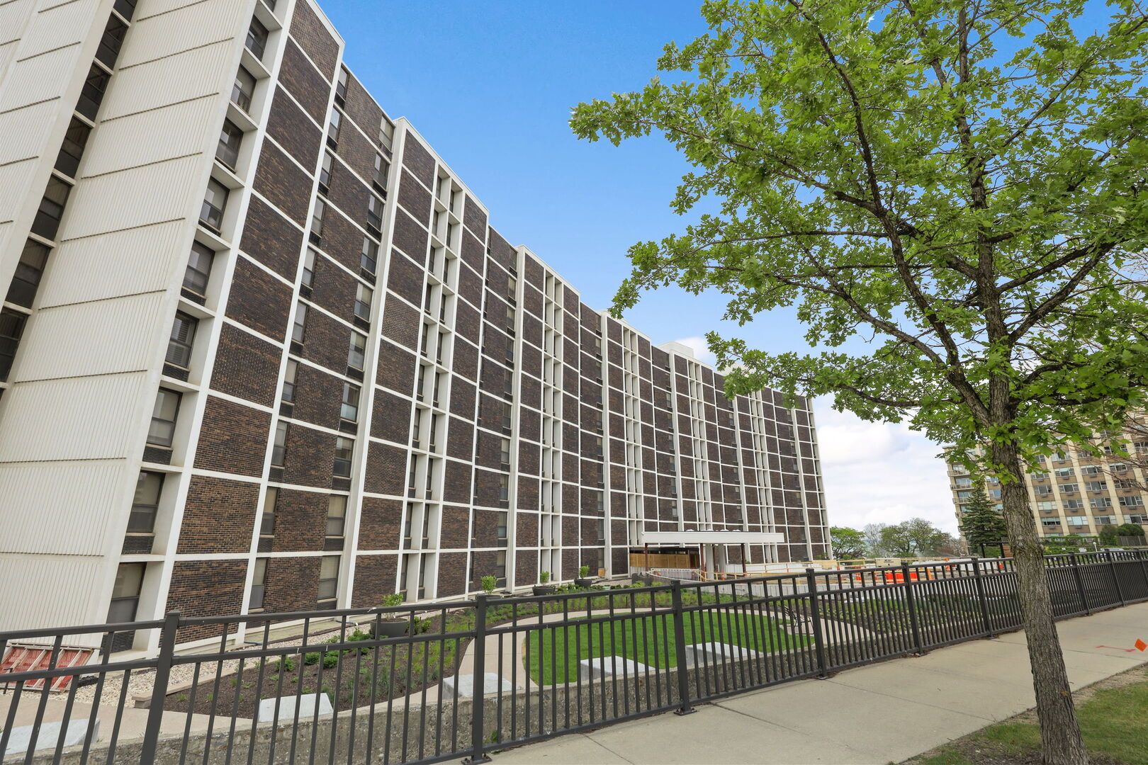1500 Sheridan Road #7E — Wilmette, IL 60091