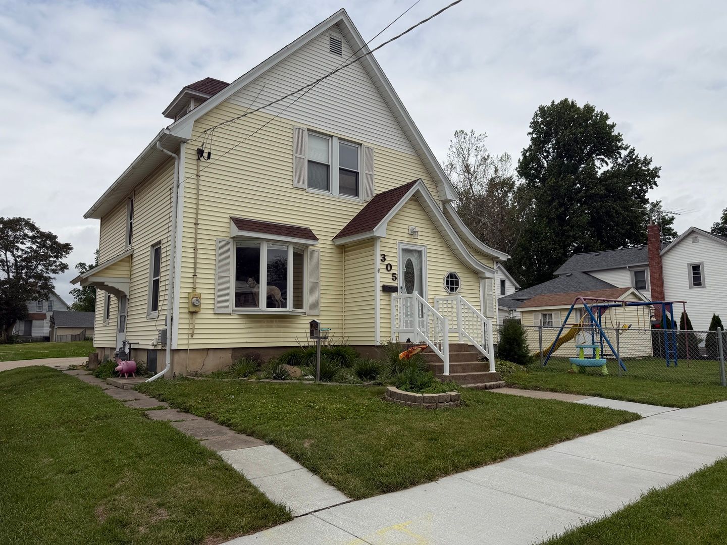 305 S Clinton Street — Morrison, IL 61270