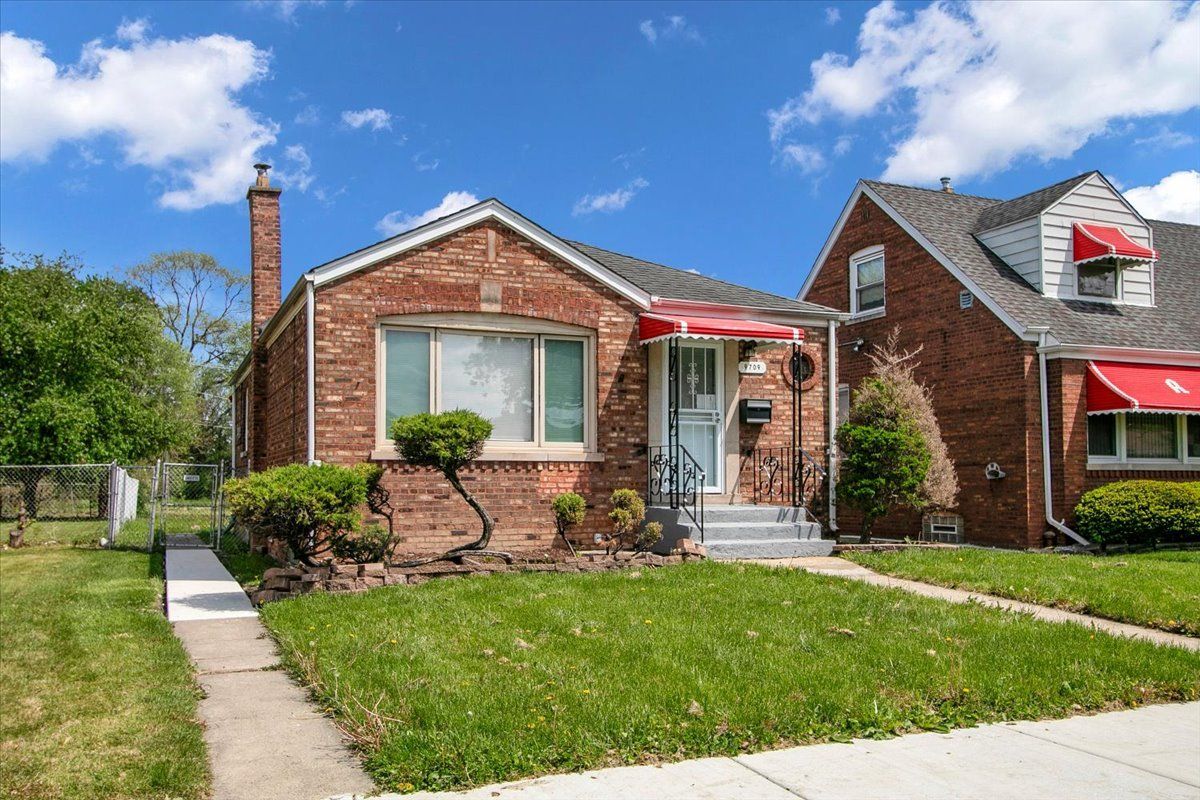 9709 S Avalon Avenue — Chicago, IL 60628