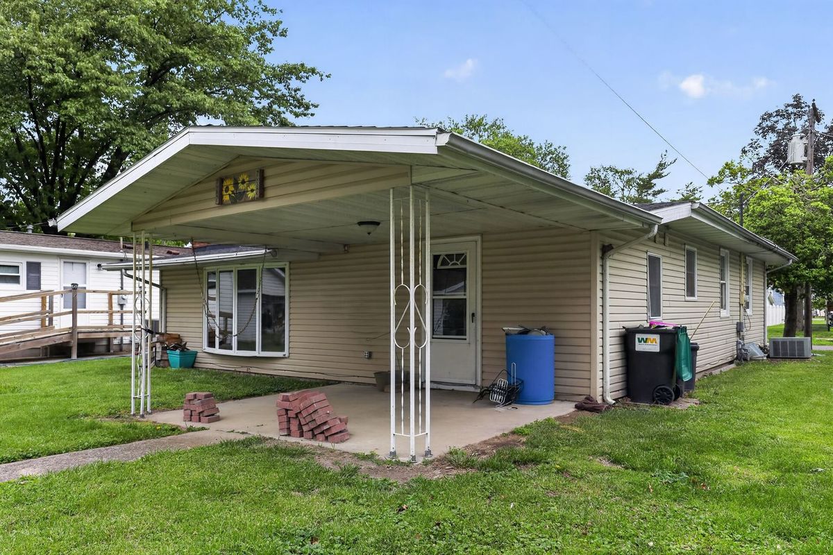812 N 5th Street, Breese, IL 62230
