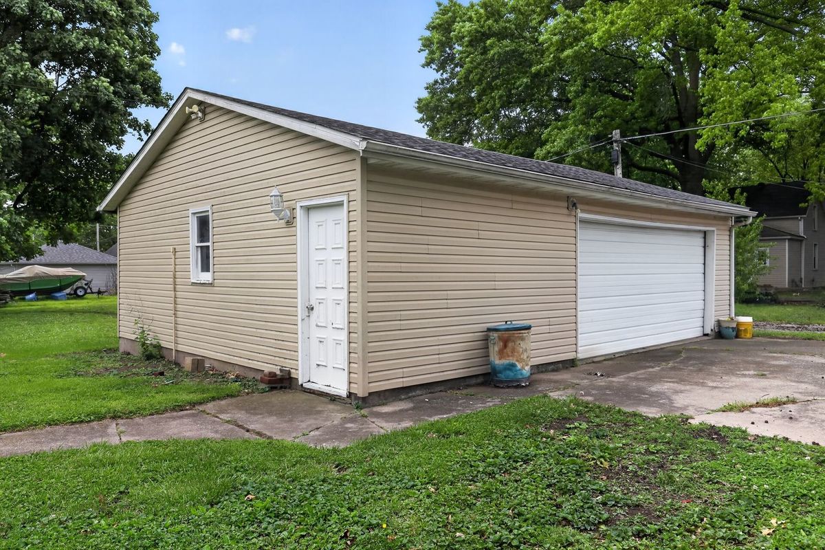 812 N 5th Street, Breese, IL 62230