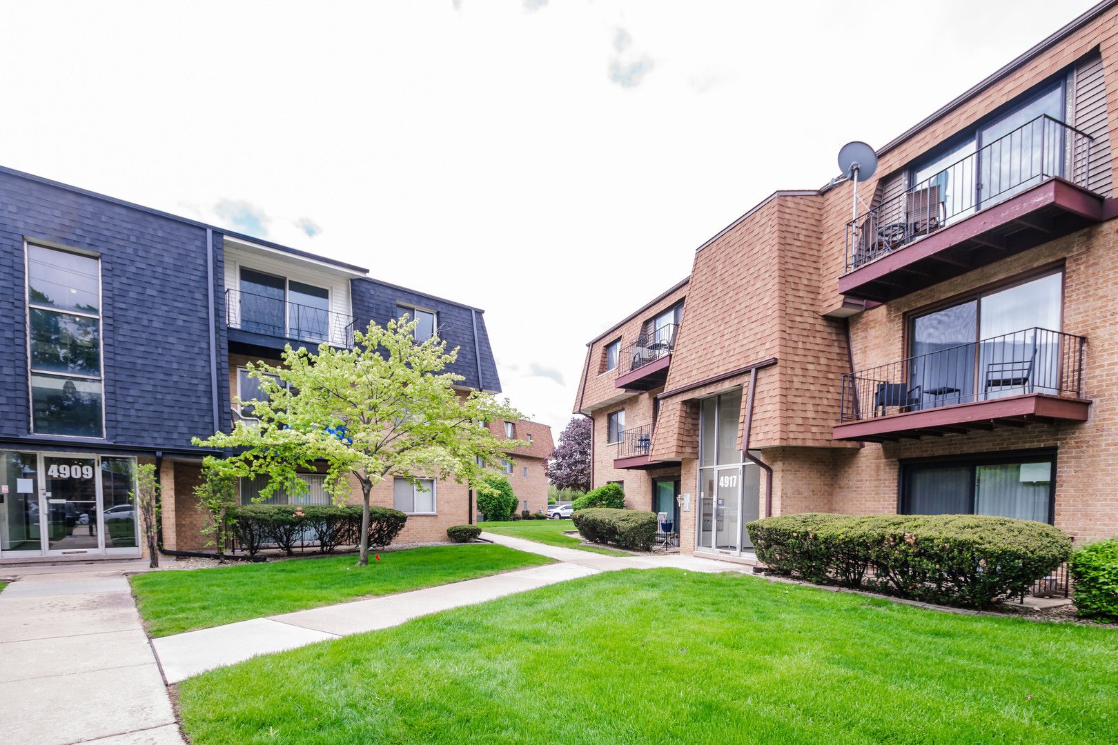 4917 W 109th Street #301 — Oak Lawn, IL 60453