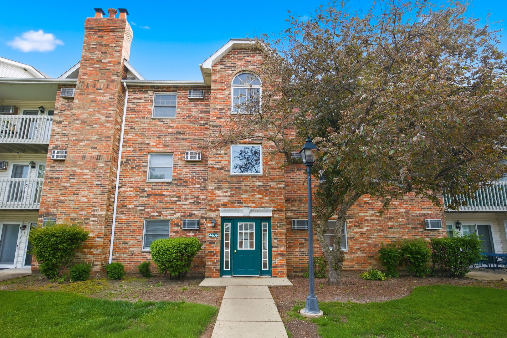 4404 W Shamrock Lane #3B — McHenry, IL 60050