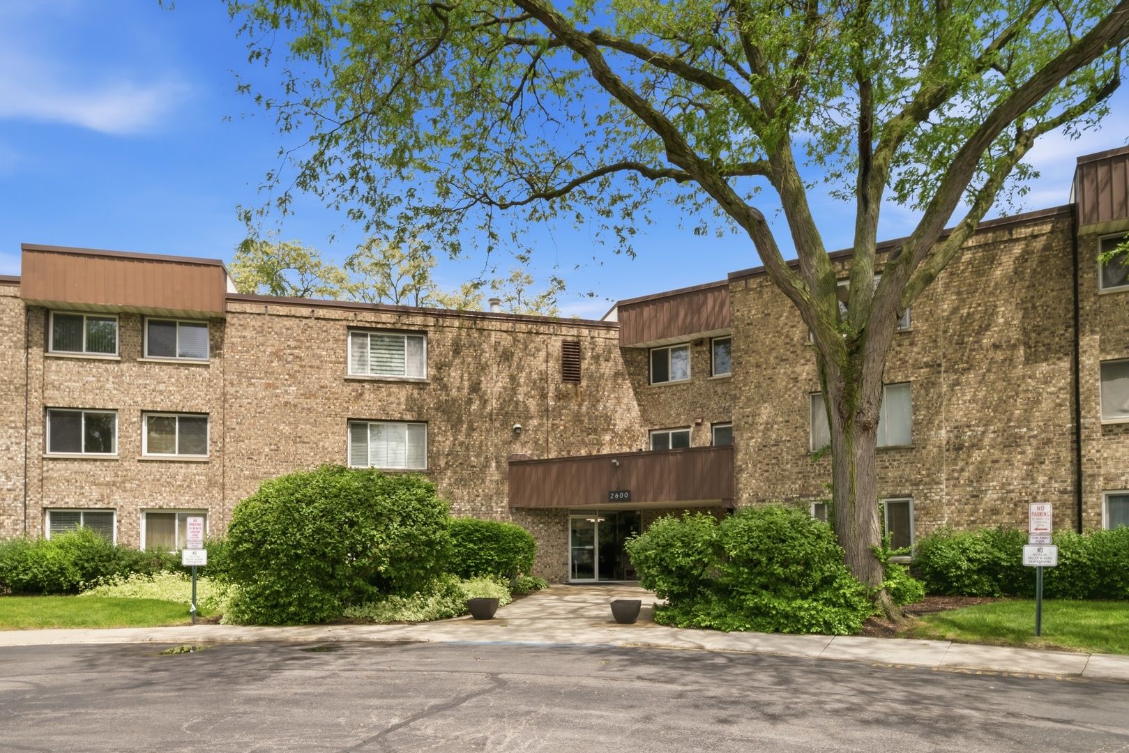 2600 Brookwood Way Drive #114 — Rolling Meadows, IL 60008