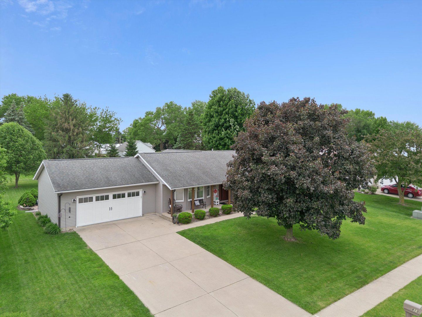 813 Pleasant Hill Drive — De Witt, IA 52742
