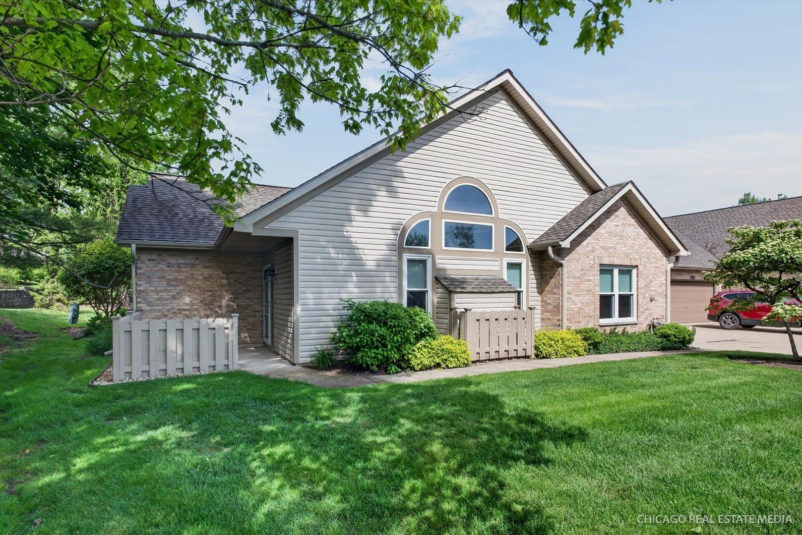 171 Canterbury Court #171 — Bloomingdale, IL 60108