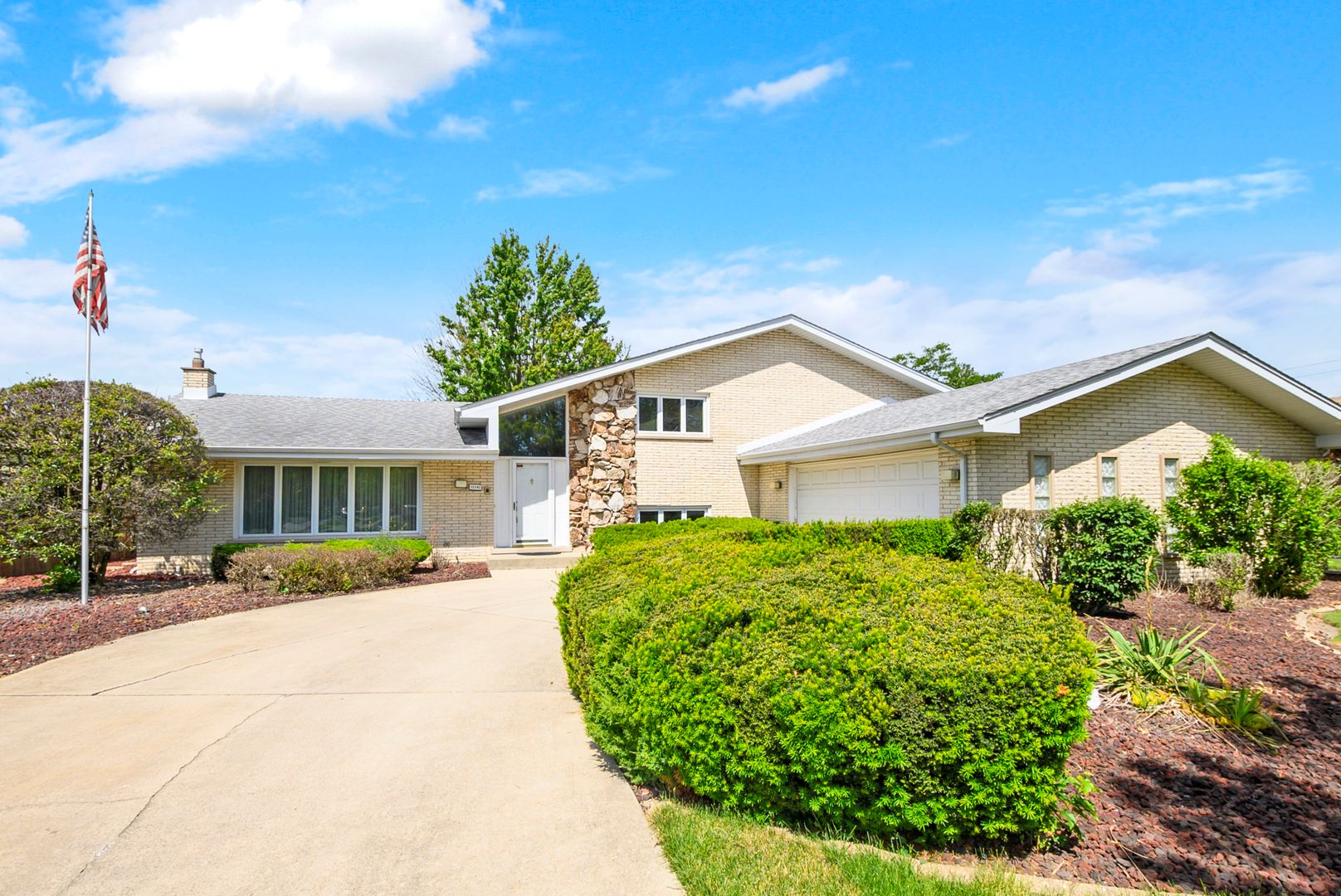 15542 Narcissus Lane — Orland Park, IL 60462