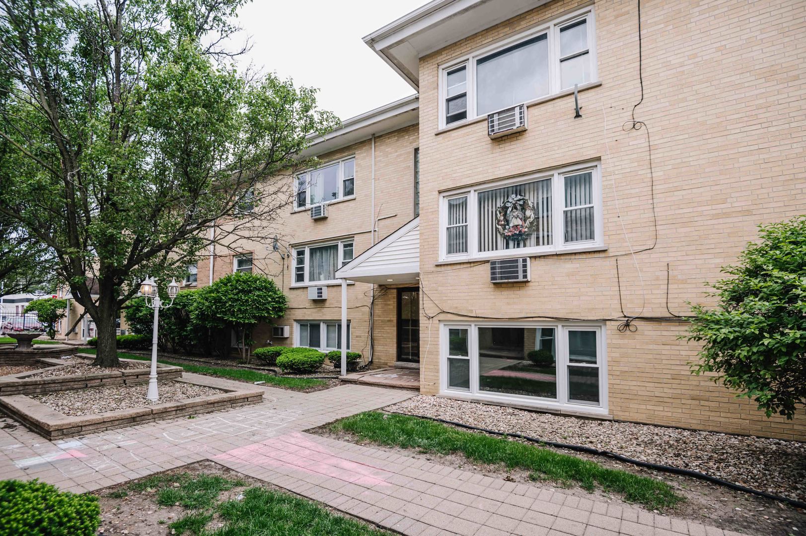 6634 W 95th Street #1D — Oak Lawn, IL 60453