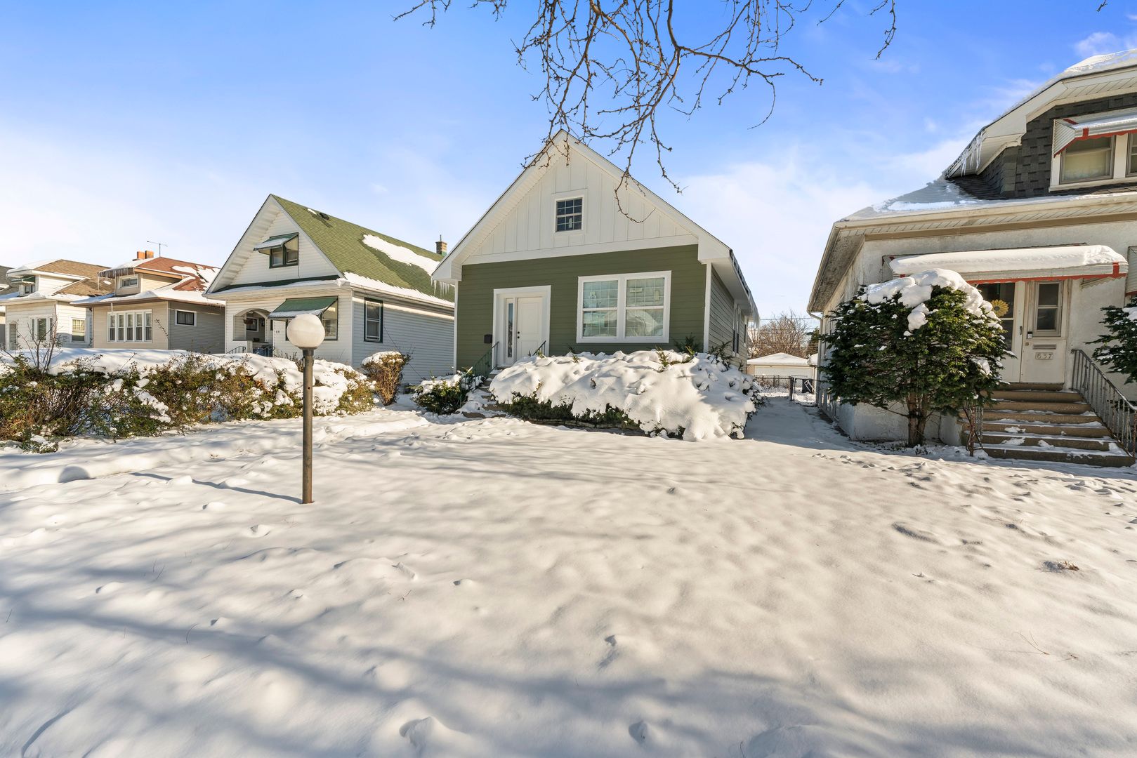 635 S 18th Avenue — Maywood, IL 60153