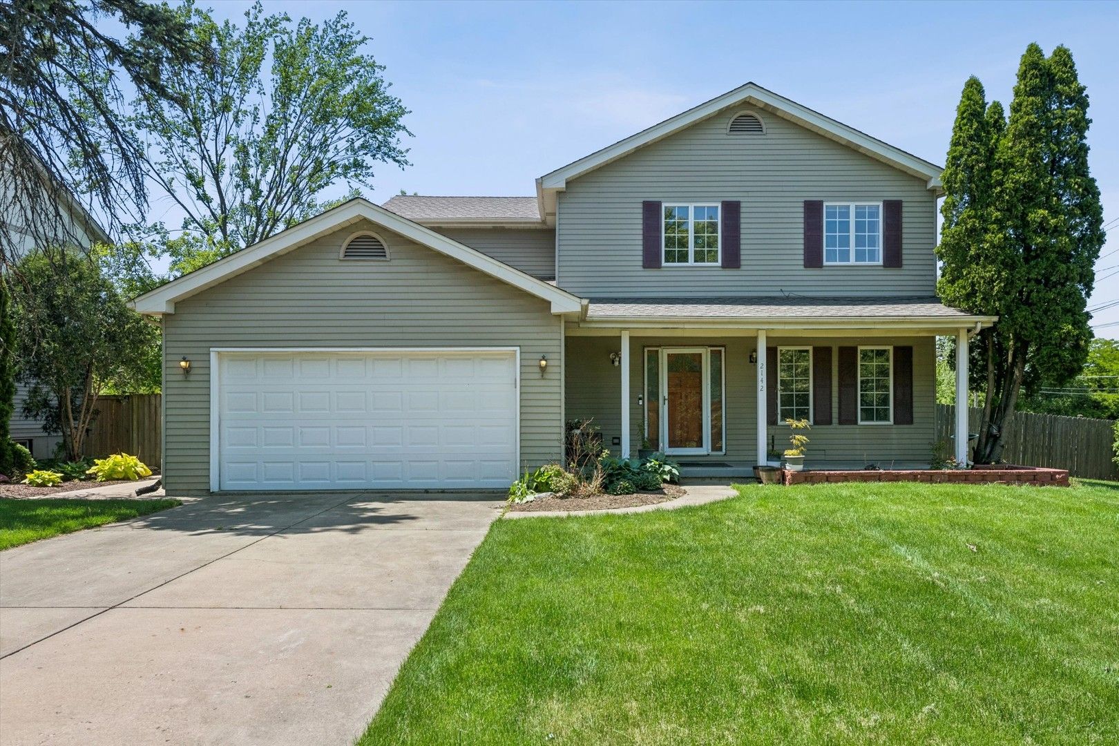 2142 N Summit Street — Wheaton, IL 60187