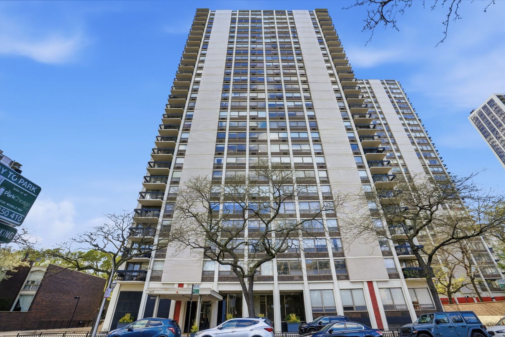 1455 N SANDBURG Terrace #504 — Chicago, IL 60610