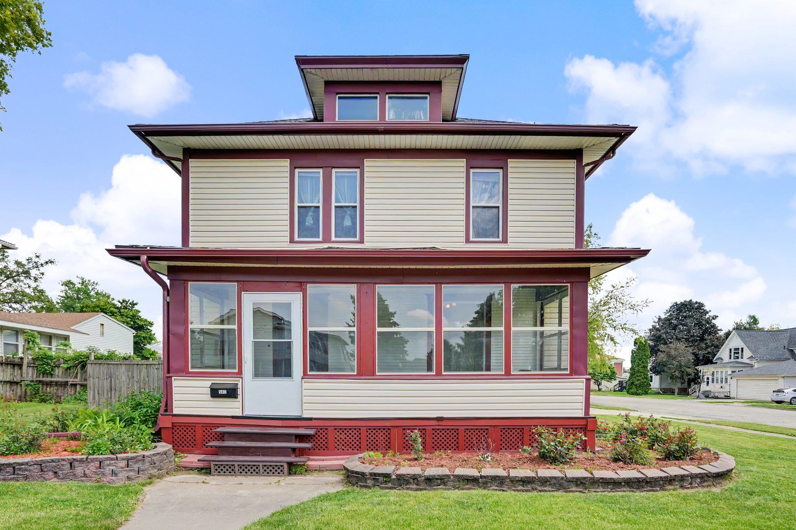 502 6th Avenue — De Witt, IA 52742