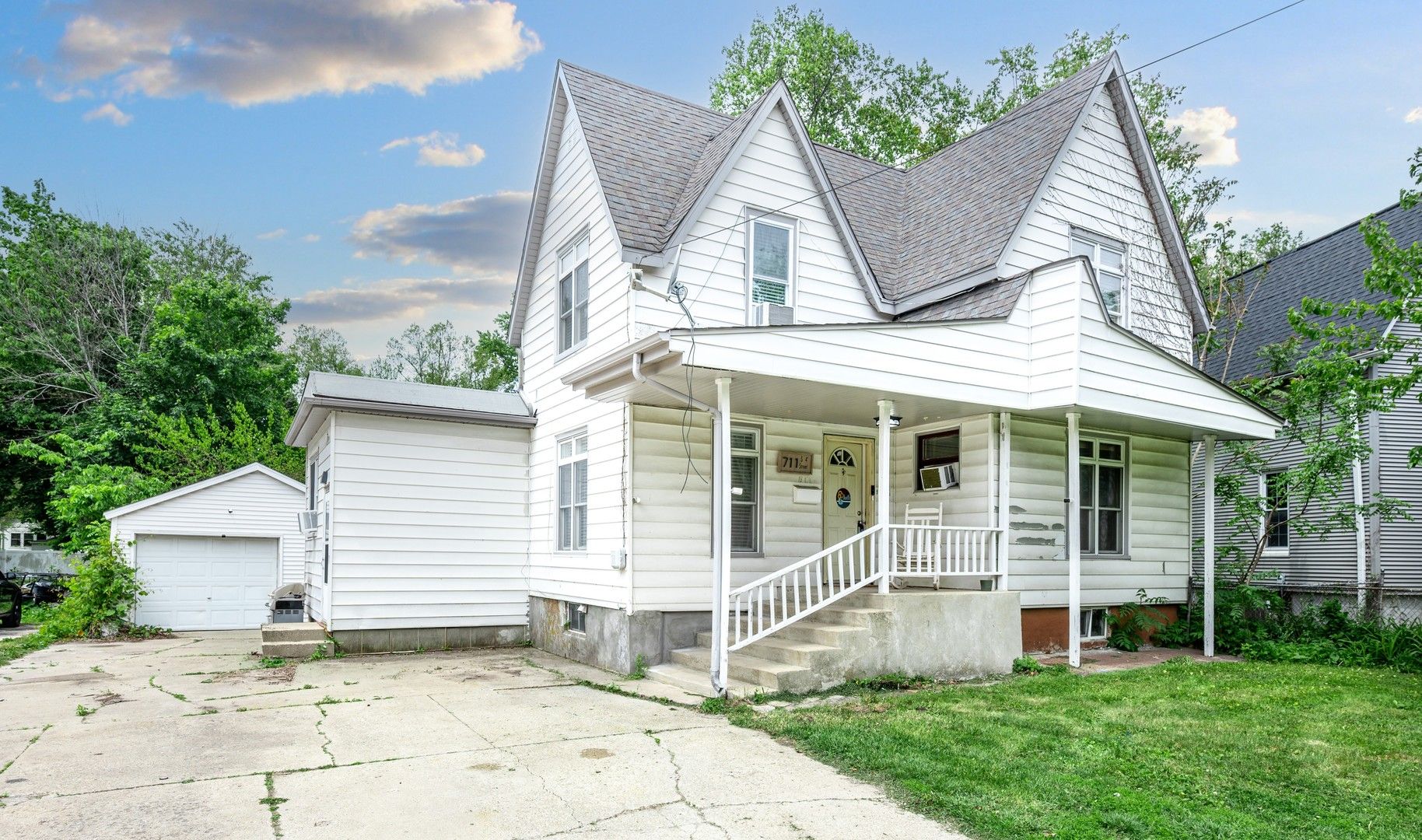 711 S 4th Street — DeKalb, IL 60115