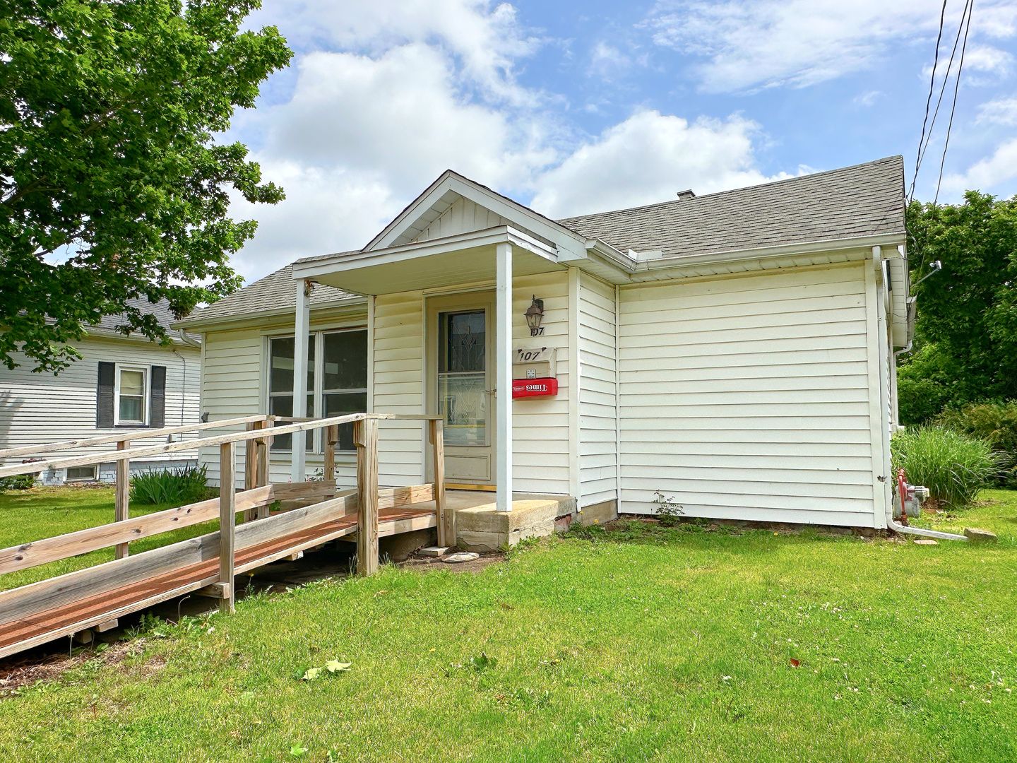 107 S 3rd Avenue — Streator, IL 61364