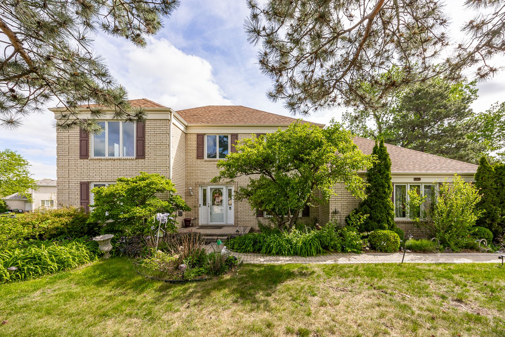 306 Woodview Court — Oak Brook, IL 60523