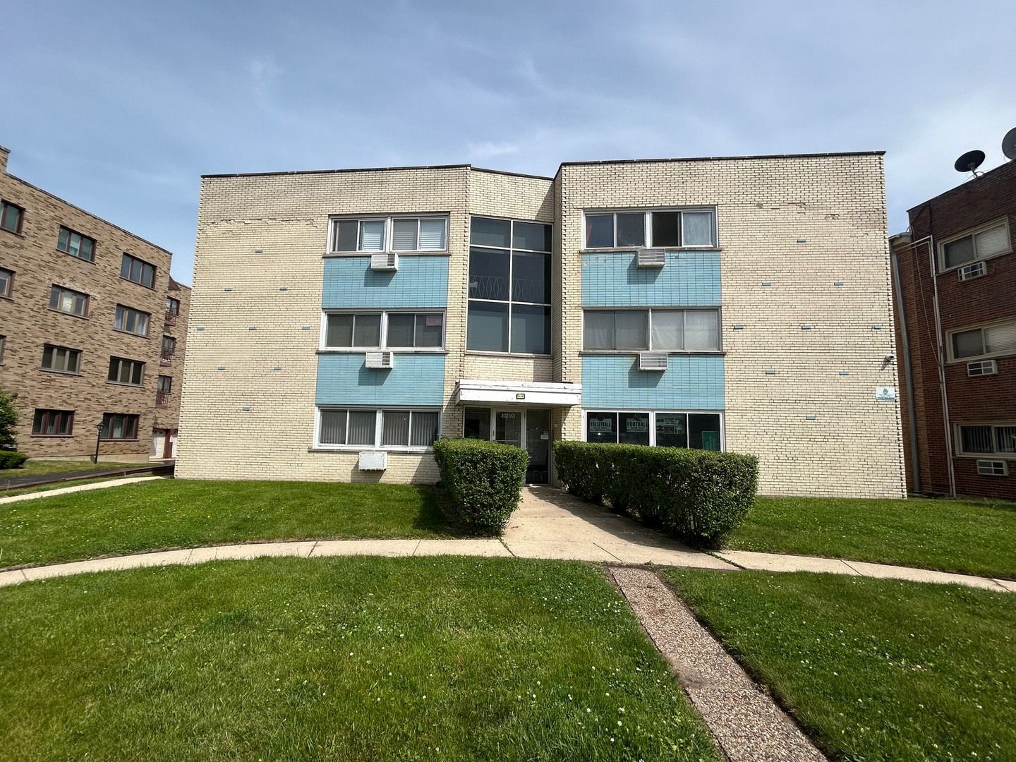 8203 Niles Center Road #3C — Skokie, IL 60077