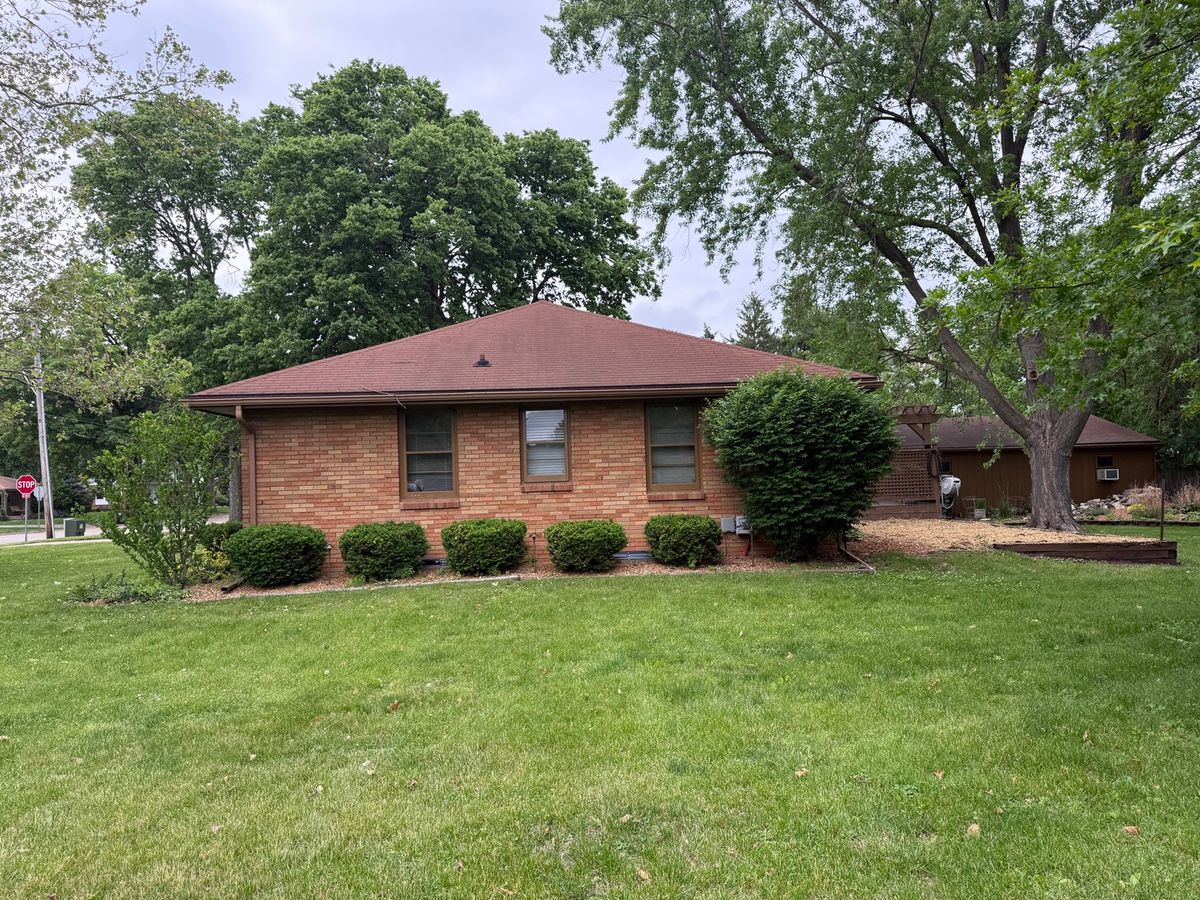 1048 Warren Street, Henry, IL 61537