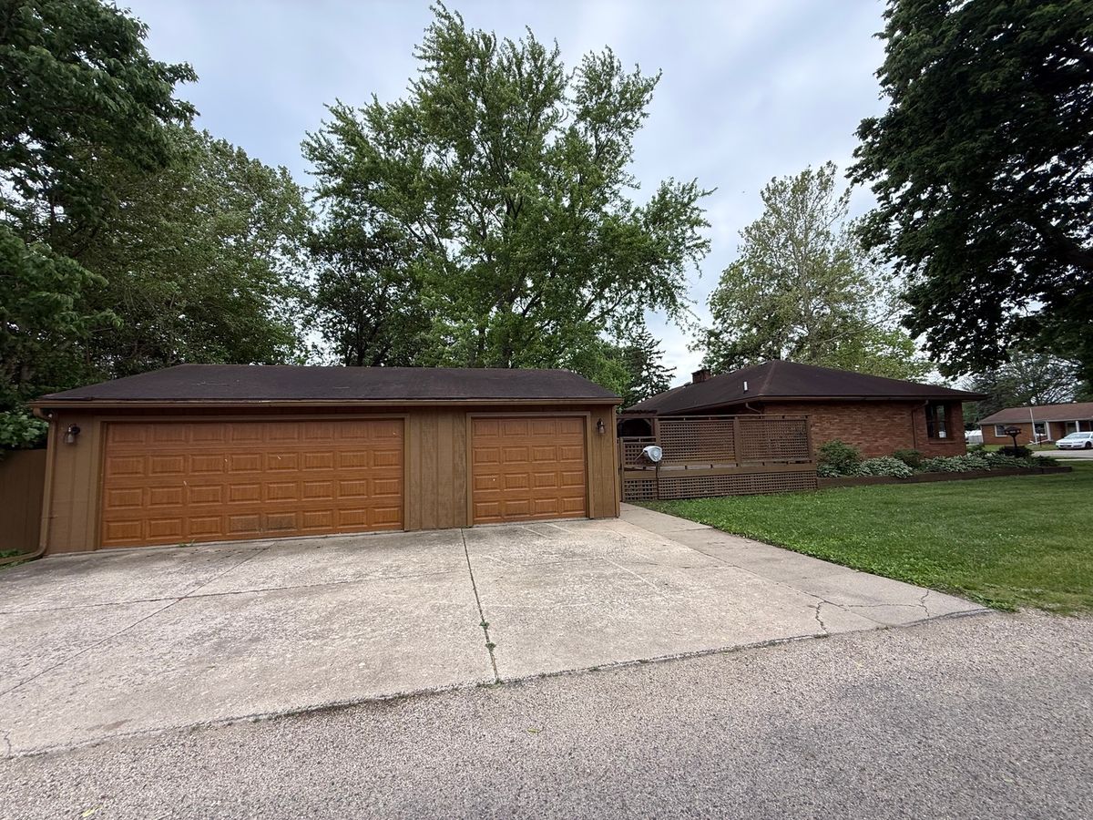 1048 Warren Street, Henry, IL 61537