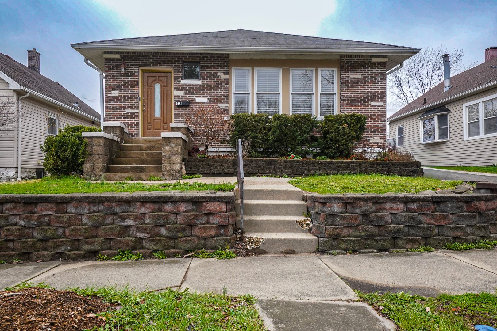 913 Oakland Avenue — Joliet, IL 60435