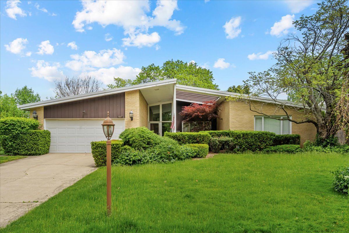 937 Timber Hill Road — Highland Park, IL 60035